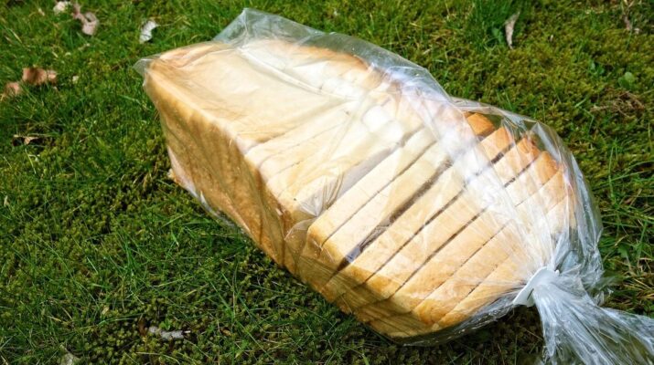 Alasan Roti Tidak Disarankan Disimpan Terlalu Lama dalam Kemasan Plastik
