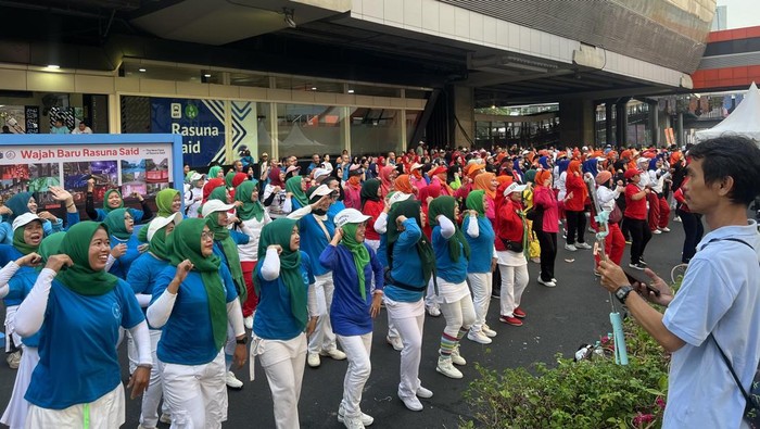 CFD Perdana di Rasuna Said Disambut Meriah, Warga Padati Jalan untuk Olahraga